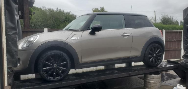 Mini Cooper S 2.0 petrol Exclusive in silver full leather seats 38k miles 2019