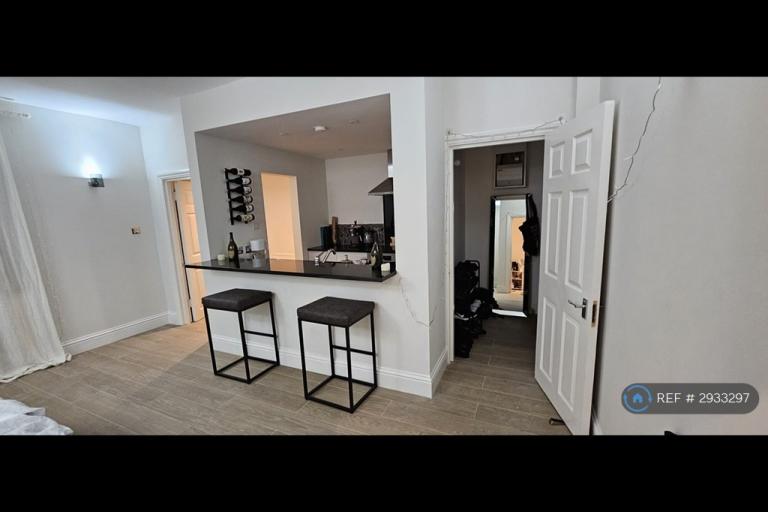 1 bedroom flat in Holland Park Avenue, London, W11 (1 bed) (#2933297)