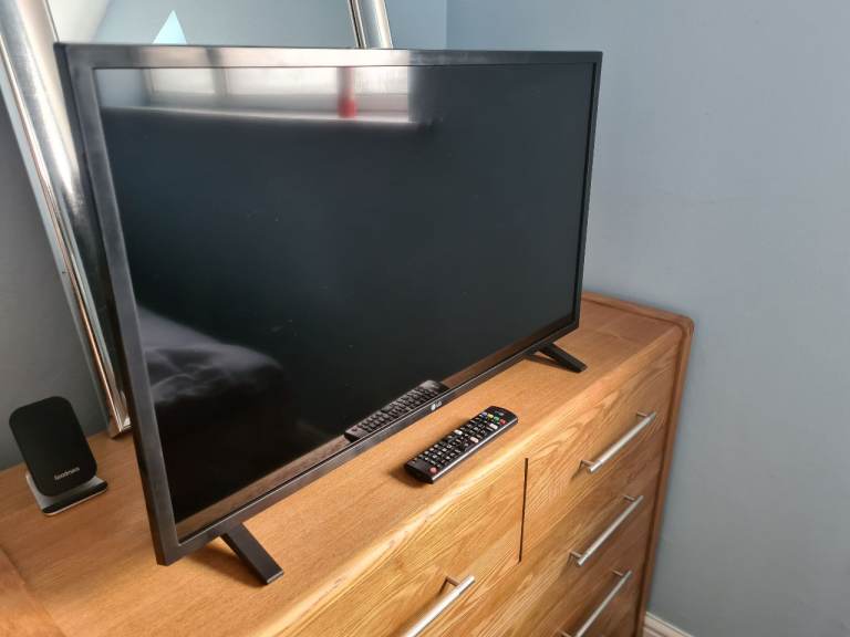 LG 32" Smart TV