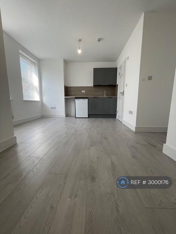 Studio flat in Tottenhall Road, London, N13 (#3000176)