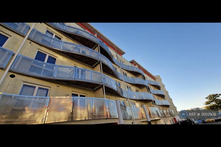 1 bedroom flat in The Crescent, Bristol, BS1 (1 bed) (#3052932)
