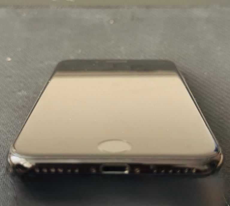 Apple IPhone 7 - great condition 