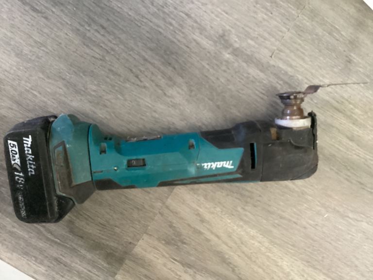 Makita Multi-Tool with 18V 5.0Ah Battery – Good Condition