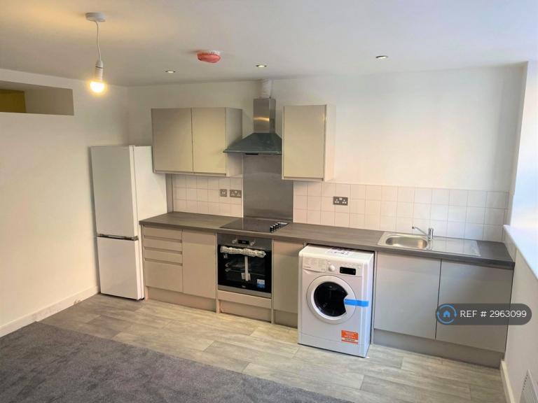 1 bedroom flat in Church Street, Mansfield, NG18 (1 bed) (#2963099)