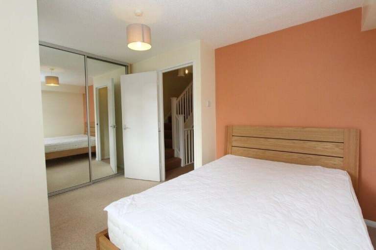 image for Canary Wharf Double Room Available Now 0 Deposit Acailable