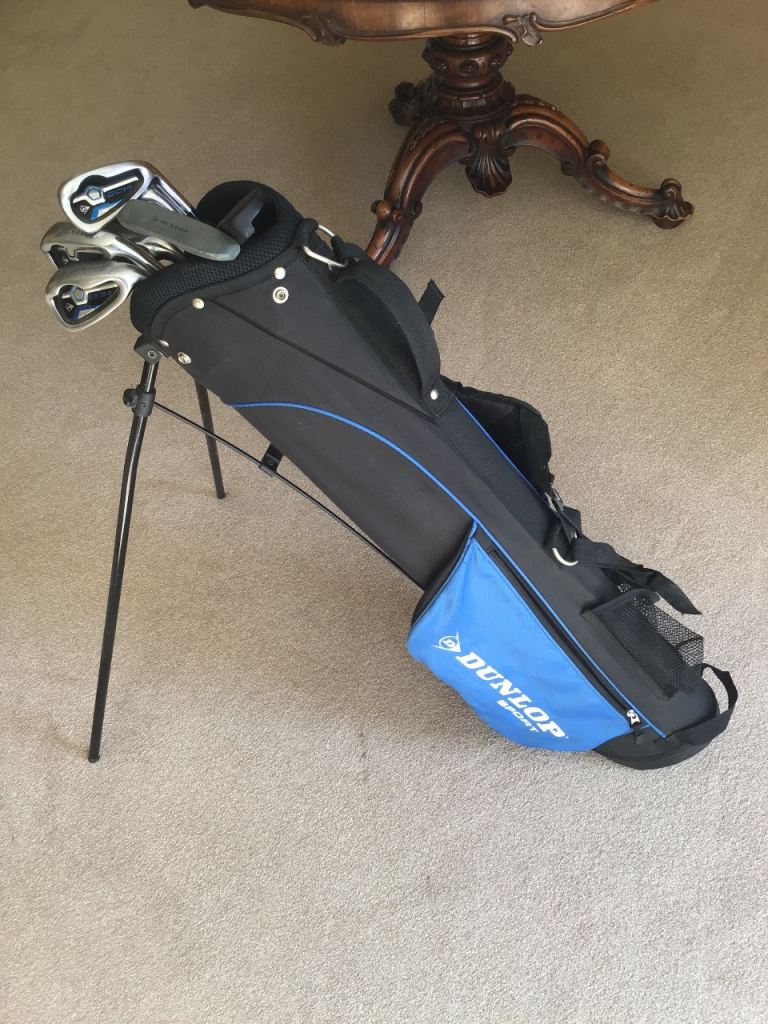 SET OF DUNLOP CLUBS AND BAG - POST OR COLLECT WEYBRIDGE SURREY