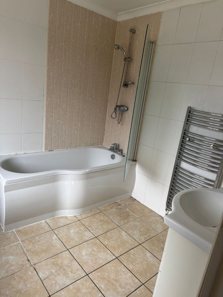 En-Suite Double Bedroom to Rent in Shared Property