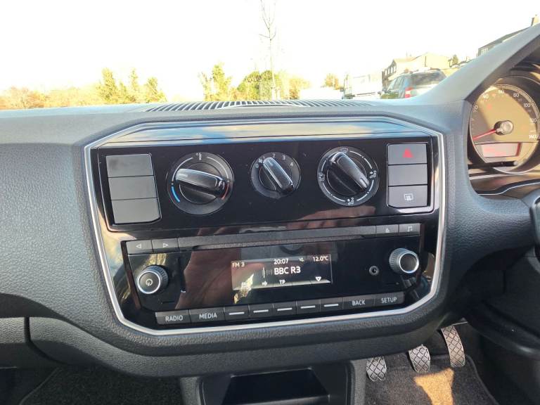 Volkswagen, UP, Hatchback, 2017, Manual, 999 (cc), 3 doors