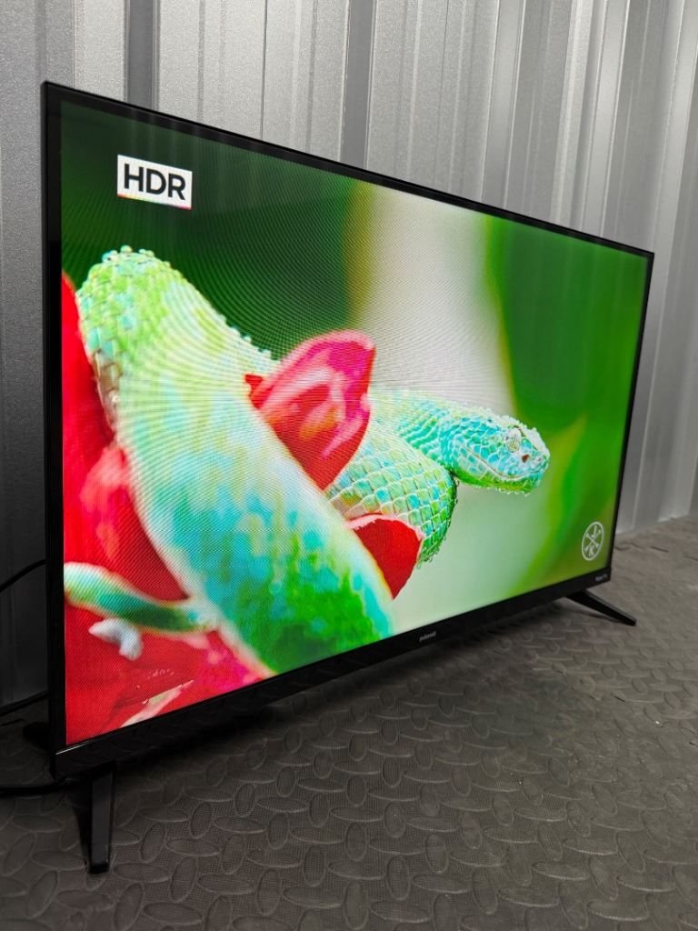 Like new 32 inch smart Roku tv 