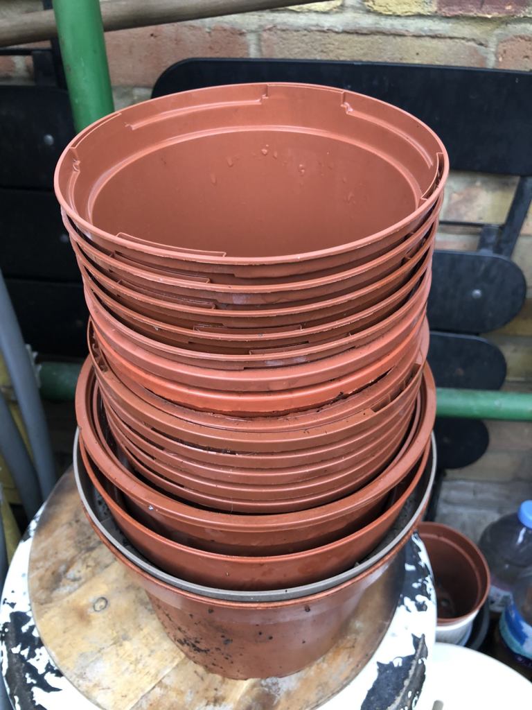 Job lot flower pots (diameter 20cm/22cm)