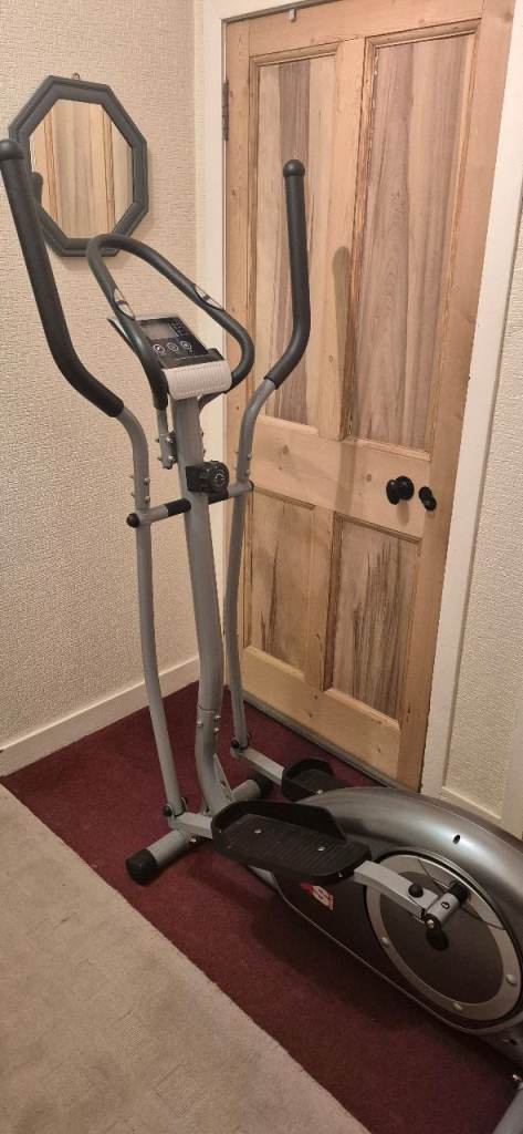 XS Sports CT700 Magnetic Deluxe Elliptical Cross Trainer