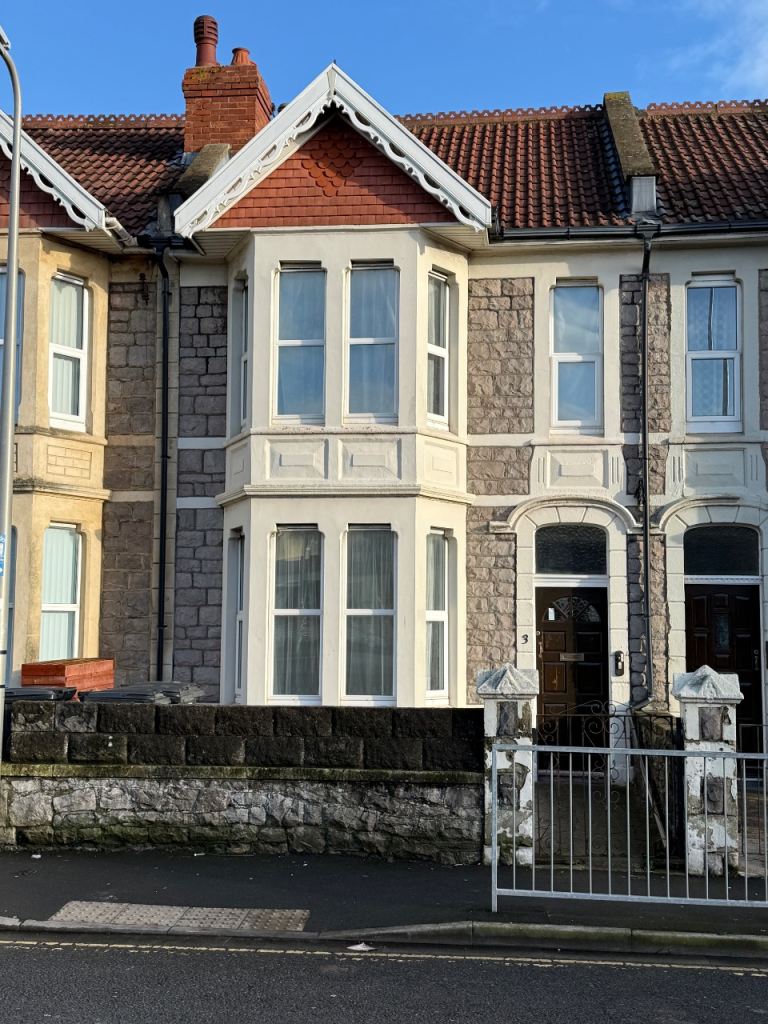 Ground floor flat with off street secure parking & rear garden