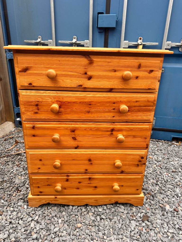 Solid wood Pine Chest of 5 Drawers – Good Condition can deliver 