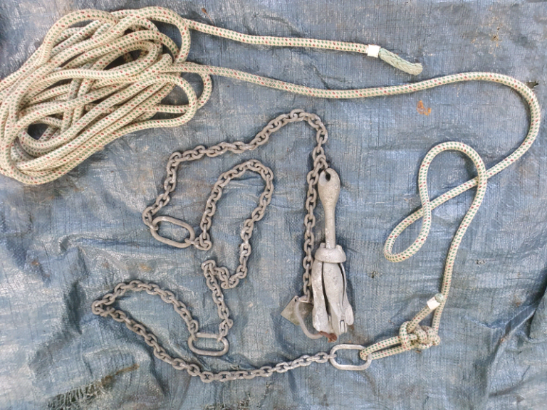 FOLDING ANCHOR 2.5 KGS with chain and rope