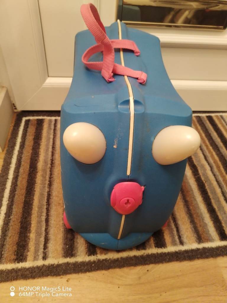 kids suitcase