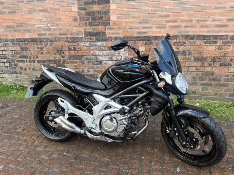 Suzuki Gladius 650 GFV Gladius 650, 2010, , Black, lowering kit, Naked