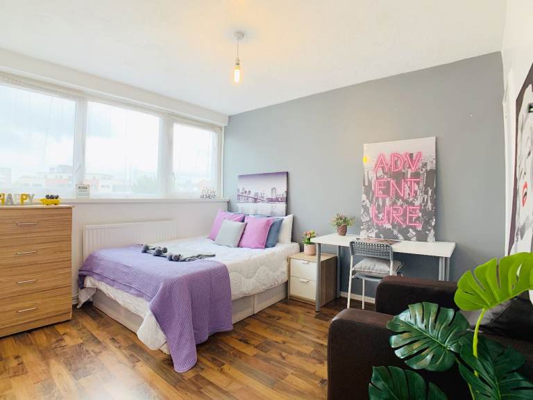 🌞 Bright Double Room near Canary Wharf