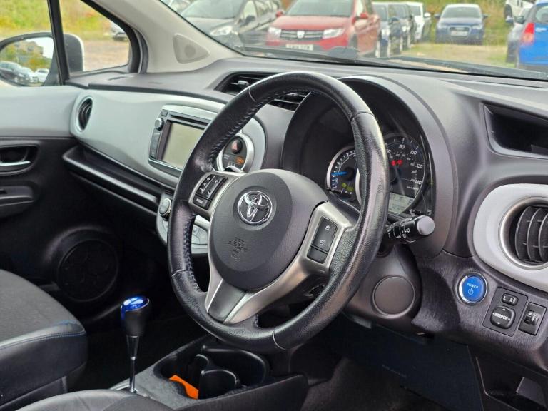 2014 Toyota Yaris 1.5 VVT-h Trend Hatchback 5dr Petrol Hybrid CVT Euro 5 (101 ps) Hatchback Hybri...