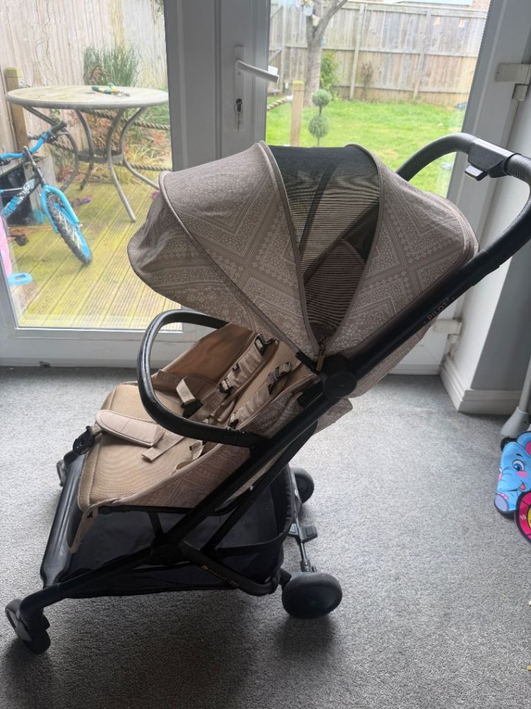 PILOT 2 pushchair – the luxury of travel