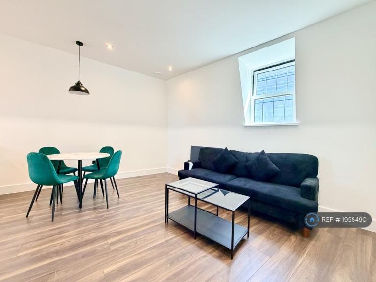 2 bedroom flat in Harrow Road, London, W10 (2 bed) (#1958490)