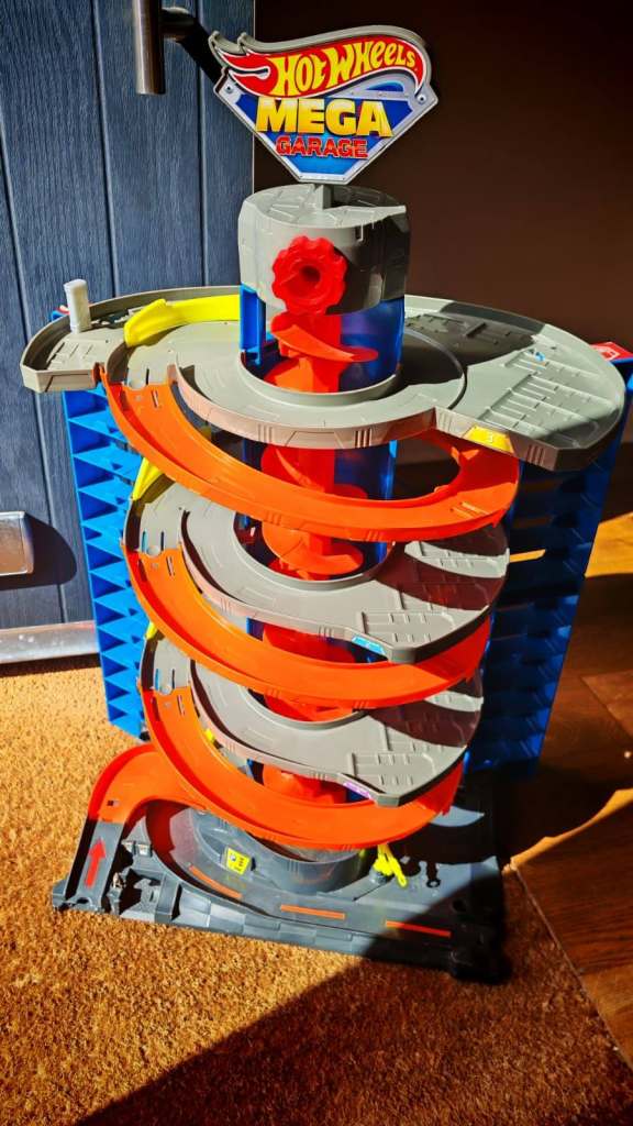 Hot Wheels City Mega Garage Playset
