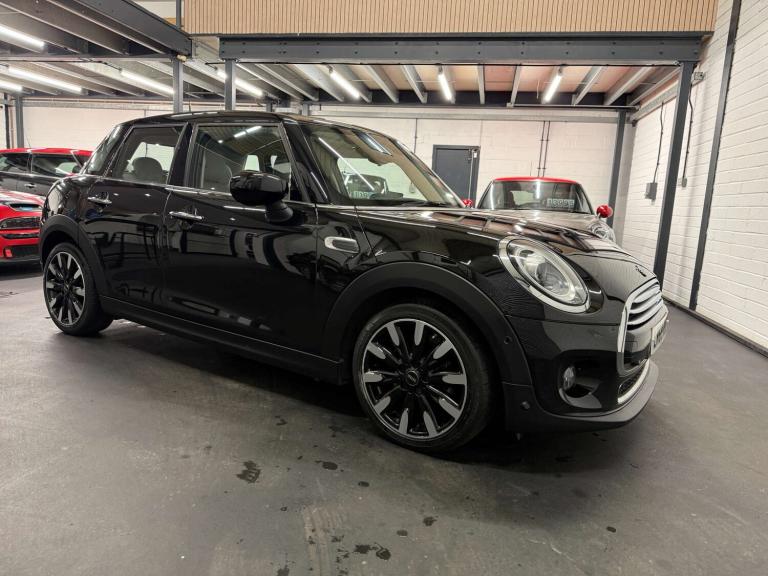 2019 MINI Hatch 1.5 Cooper Exclusive Auto 5dr Hatchback Petrol Automatic