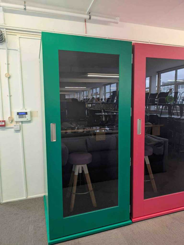 Single-Person Office Privacy / Work Pod, Power, Lighting, Black / Green / Pink / Red / Glass