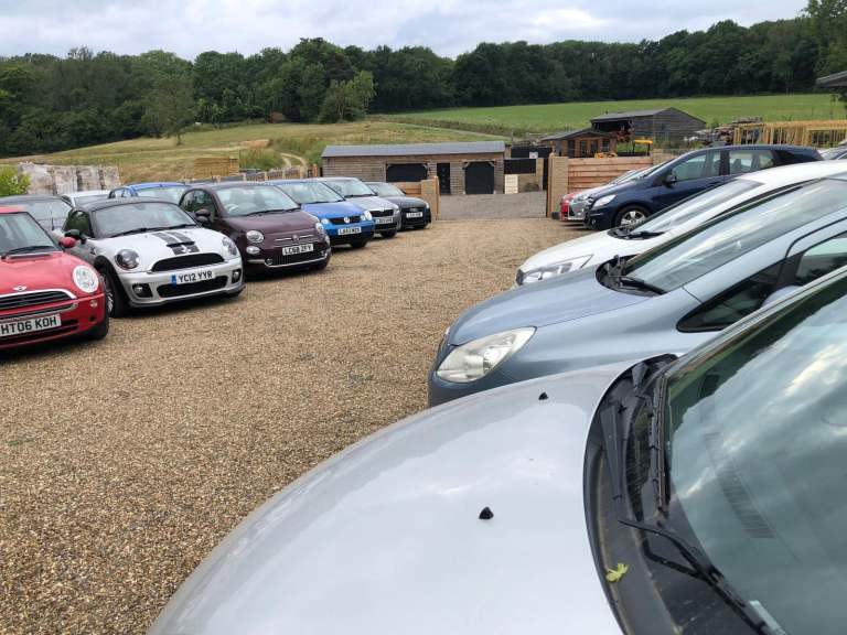 CAR YARD FOR RENT IN WALTHAMSTOW SECURE LOCK UP WITH OFFICE UPTO 20 CARS