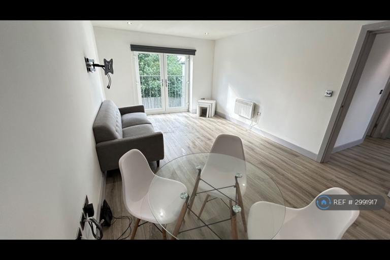 2 bedroom flat in Trinity Court, Leeds, LS9 (2 bed) (#2991917)