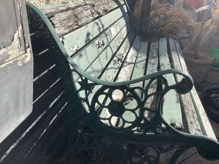 GARDEN BENCH , NEED TLC 