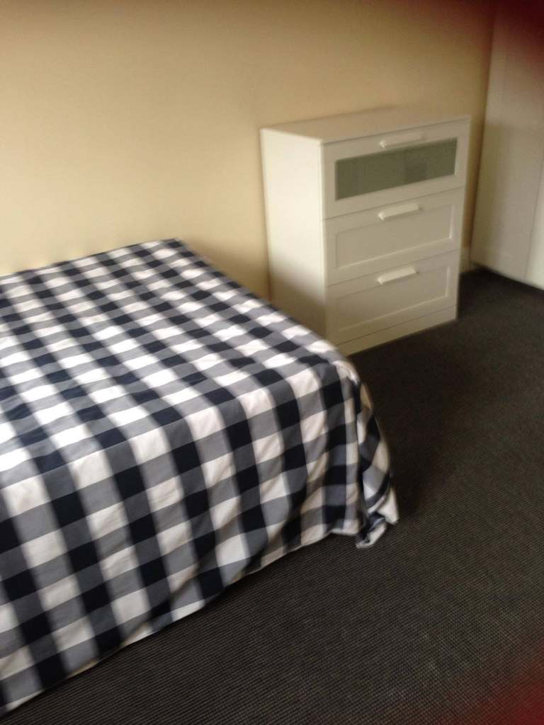 STUDIO FLAT TO RENT ABOVE SHOP IN HATCH END HA5 4HR