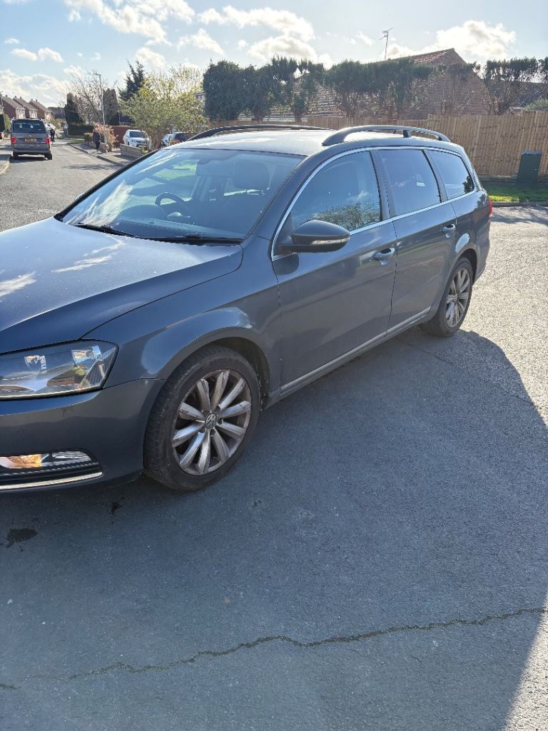 Volkswagen Passat blue tech highline 1.6 tdi estate 