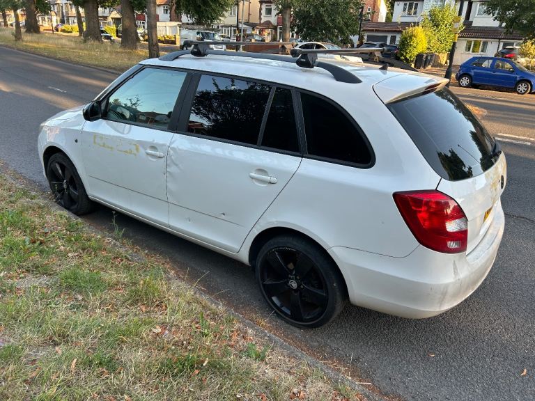 Skoda, FABIA, Estate, 2012, Manual, 1199 (cc), 5 doors