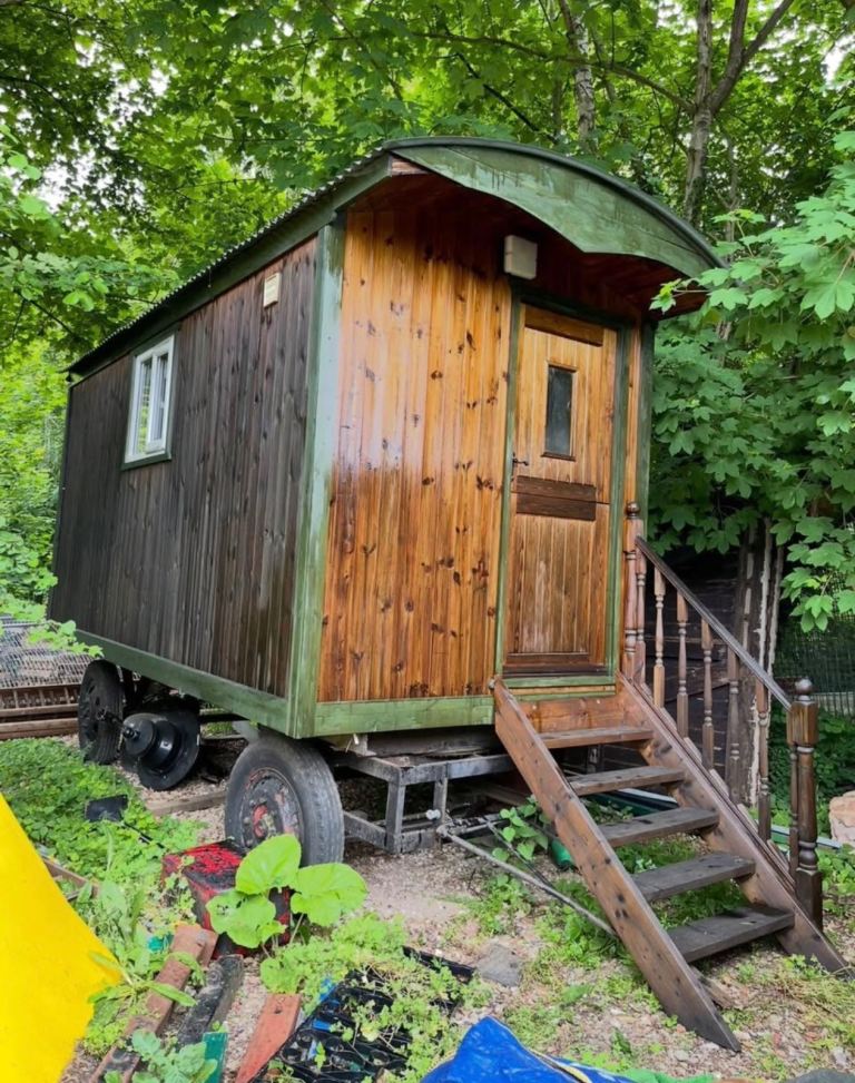 Shepherds hut - glamping camping pod
