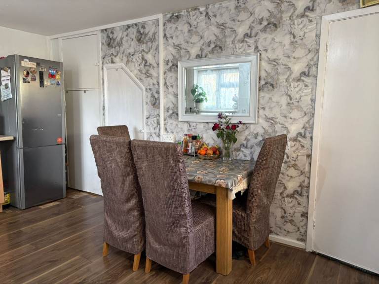 2 Bed Semi detached House for Rent ,Usk Road,Rg30