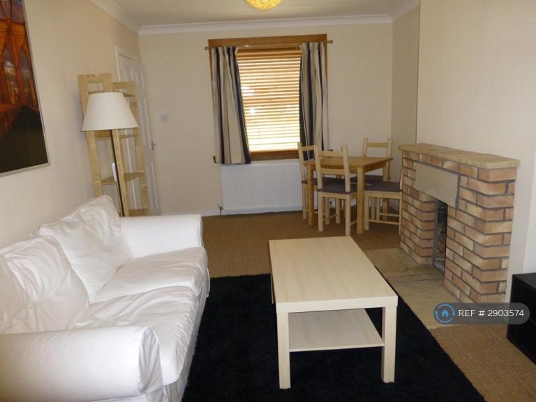 2 bedroom flat in St John Street, Stirling, FK8 (2 bed) (#2903574)