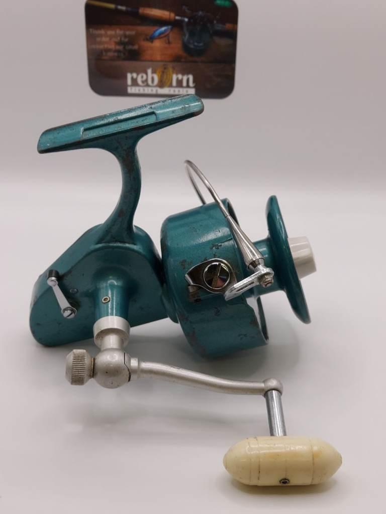 #225 Vintage Fishing Reel  PENN 705 Spinfisher 