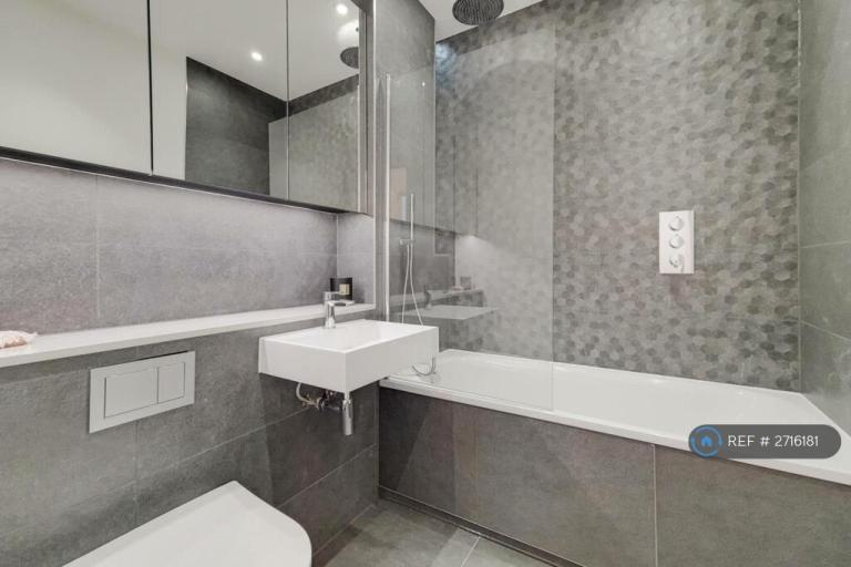 2 bedroom flat in High Street, Purley, CR8 (2 bed) (#2716181)