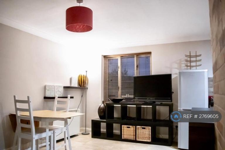 1 bedroom flat in Pavilion Mansions, London, SW9 (1 bed) (#2769605)