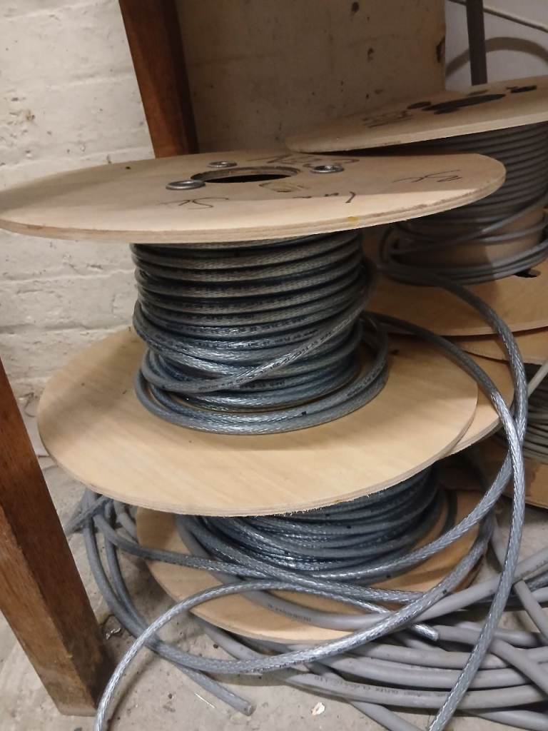 Mixed electric cable  surplus to requirements 