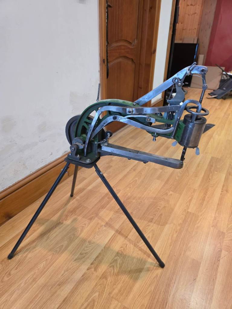 Industrial Leather Skiver / Paring Machine – Good Condition