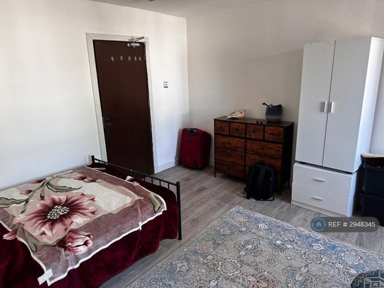 1 bedroom in Cromwell Road, London, N10 (#2948345)