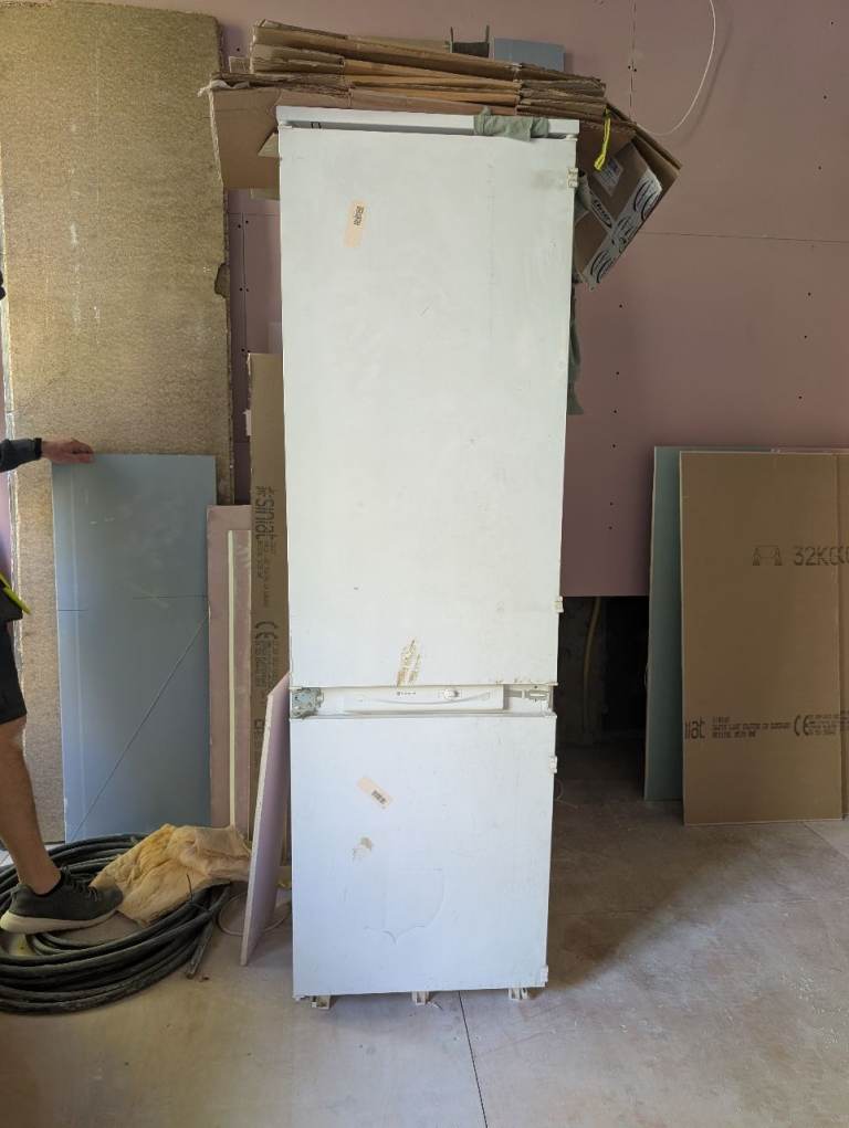 Hotpoint integrated fridge-freezer in working condition - FREE