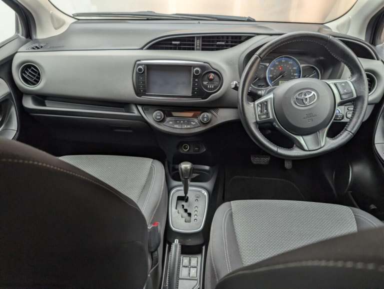 2016 Toyota Yaris 1.5 VVT-h Icon Hatchback 5dr Petrol Hybrid E-CVT Euro 6 (101 ps) REVERSING  HAT...