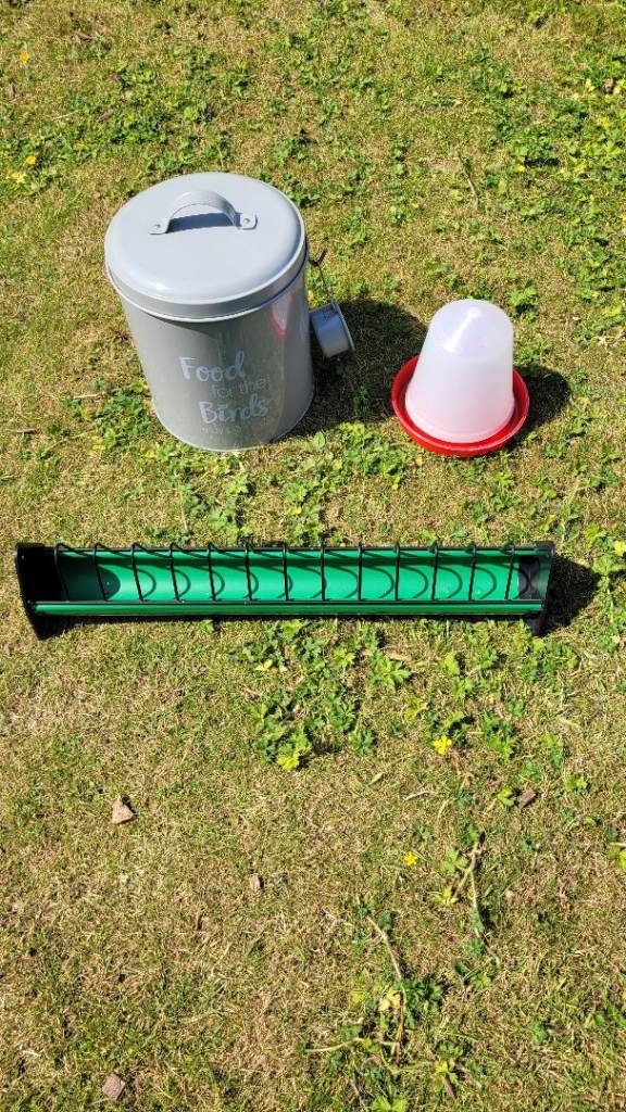 Chick feeder/drinker /storage 