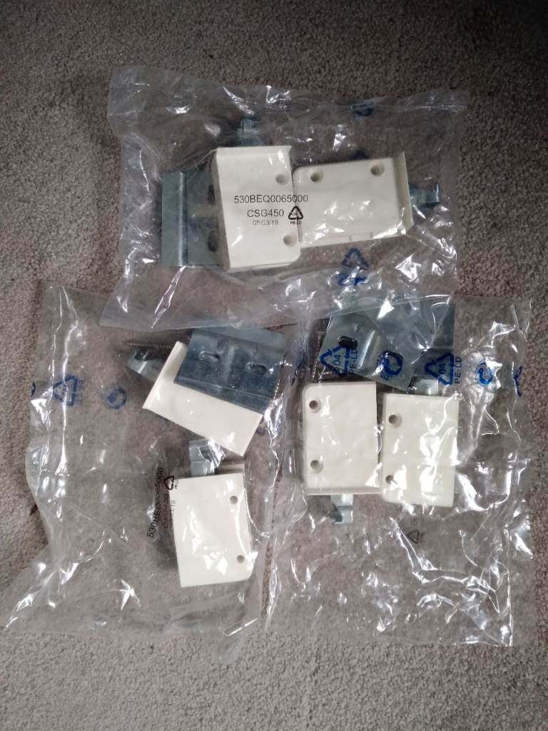 Kitchen wall cupboard suspension brackets