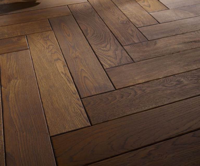 FLOORING FITTER