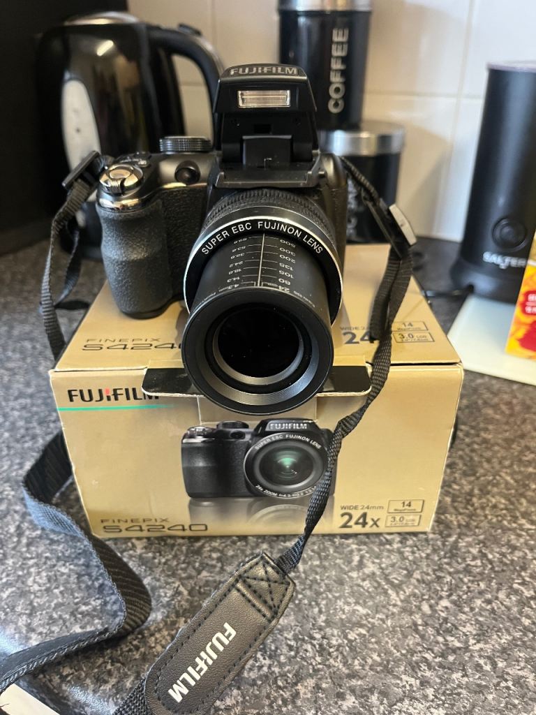 Fujifilm FinePix S Series S4240 14.0MP Digital Camera - Black