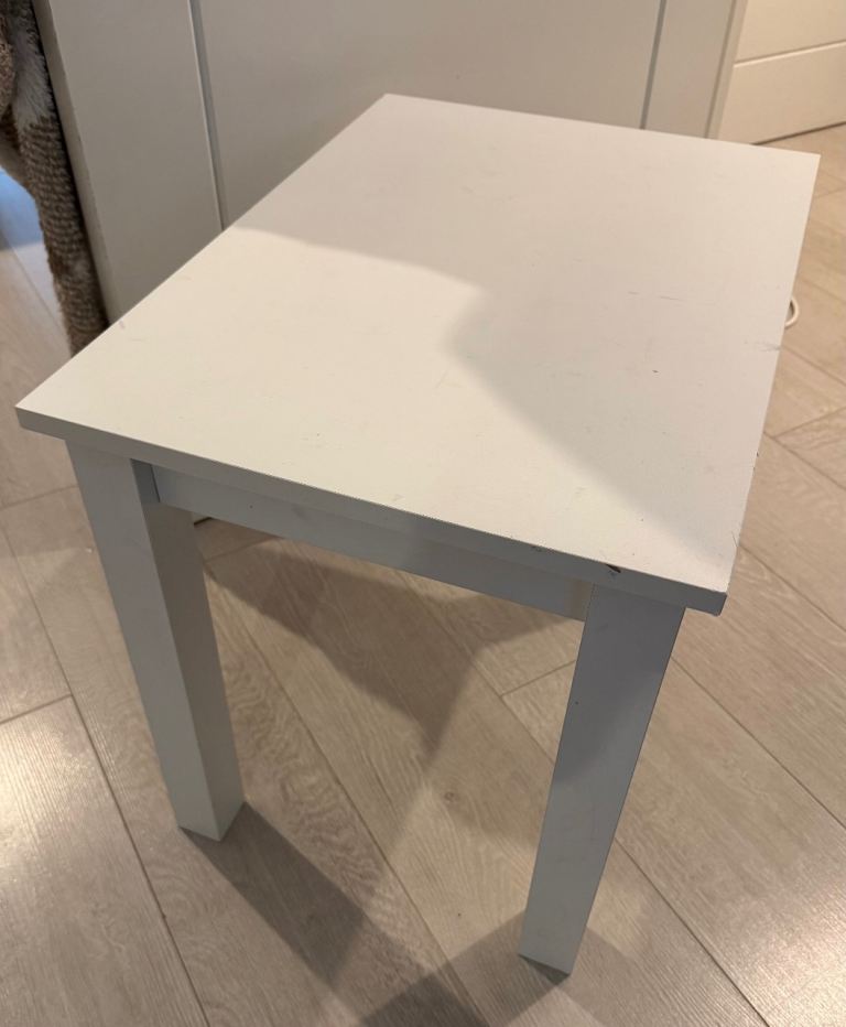 Free white small table children table
