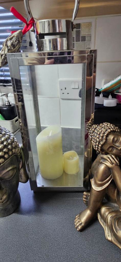 Nice sz ornaments and lamp